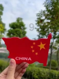 他认识了一个已婚漂亮女人，她见他的时候穿得随意，一个人出门就打扮很漂亮，还开着20万的车子？游戏画面