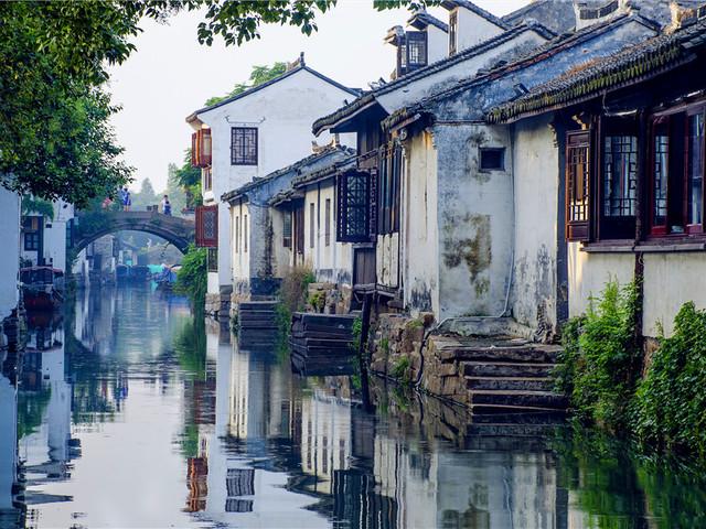 山水相约酬一醉 满城尽带好风光